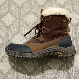 UGG boots, waterproof, sz 8